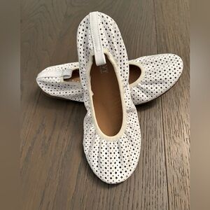 Old navy girls white flat shoes sz 2 brand new